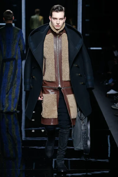 Look 18